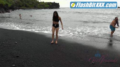 Emily Willis - Virtual Vacation Hawaii 8-11 [FullHD 1080p]