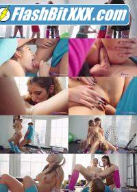 Barbara Bieber, Candice Demellza - Big squirt ends dream threesome [FullHD 1080p]