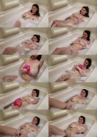 KCupQueen - Cumming In The Bubble Bath [FullHD 1080p]