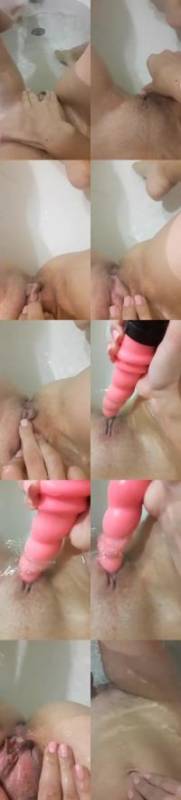 Horny Milf Masturbates Pussy With Dildo In Bath [SD 480p] 